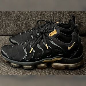 Nike Air VaporMax Plus Black Metallic Gold Shoes Men’s Size -10